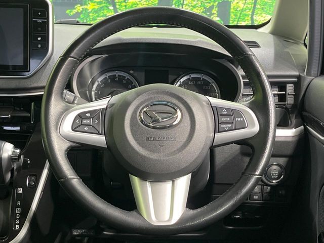 【ステアリングスイッチ】運転中、前方から目線をそらすことなく、オーディオ等の操作が可能な便利機能！安心＆快適なドライブを演出してくれます♪