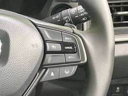 【アダプティブクルーズコントロール】高速道路での長距離走行が楽に！！自動で速度を保つクルーズコントロールが、衝突軽減システムと連携し、前方の車両を感知して車間を保つように速度調節してくれます！！