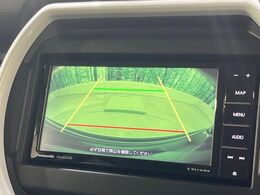 【バックカメラ】駐車時に後方がリアルタイム映像で確認できます。大型商業施設や立体駐車場での駐車時や、夜間のバック時に大活躍！運転スキルに関わらず、今や必須となった装備のひとつです！