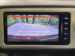 【バックカメラ】駐車時に後方がリアルタイム映像で確認できます。大型商業施設や立体駐車場での駐車時や、夜間のバック時に大活躍！運転スキルに関わらず、今や必須となった装備のひとつです！
