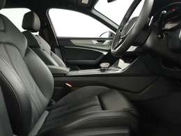●クールで上品で室内を横に広く感じられるよう設計されたダッシュボード周りです。Audiらしい心地よい空間です。