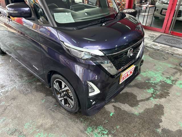 TAXは、プロの技術とプライドをもって、一物一価といわれる中古車に「安心」をお付けして、日本全国の皆様を笑顔にするカーライフをお届けします。