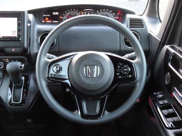 ハンドルからの見晴らしもいいので女性の方でも運転しやすいです！