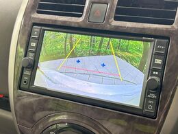 【バックカメラ】駐車時に後方がリアルタイム映像で確認できます。大型商業施設や立体駐車場での駐車時や、夜間のバック時に大活躍！運転スキルに関わらず、今や必須となった装備のひとつです！