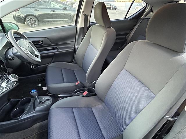 【助手席】きれいな助手席なので家族や友だちに乗ってもらっても安心です！新品のフロアマットのご注文も可能です。掲載箇所以外にご希望の写真がございましたらお気軽にお問い合わせ下さい。