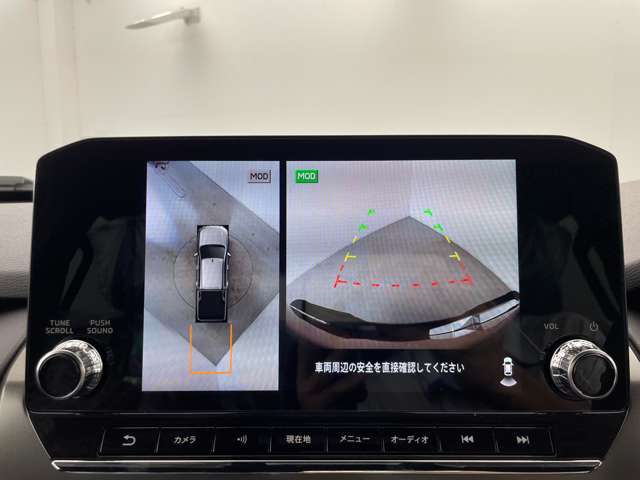 【マルチアラウンドモニター】まるでクルマを真上から見下ろしたかのような視点で駐車をサポートします！クルマの斜め後ろや真横など、前後左右の4つのカメラの映像が合成されて、モニターに映し出されます。