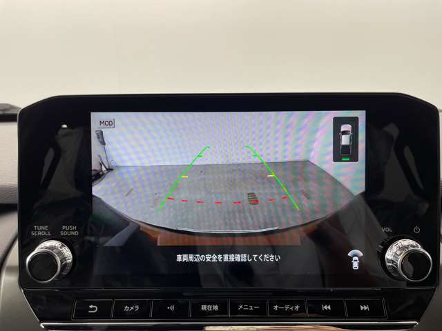 【バックモニター】後ろのカメラの映像をモニターに映し出すことができます！後方の見えない死角や、障害物との距離感をしっかり確認することができます！駐車が苦手な方におすすめです。