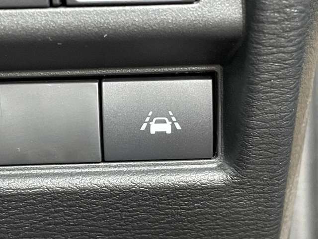 【走行支援スイッチ】車線逸脱警報システム（LDW）や車線逸脱防止支援機能（LDP）のオン・オフができます。※機能には限界があります。