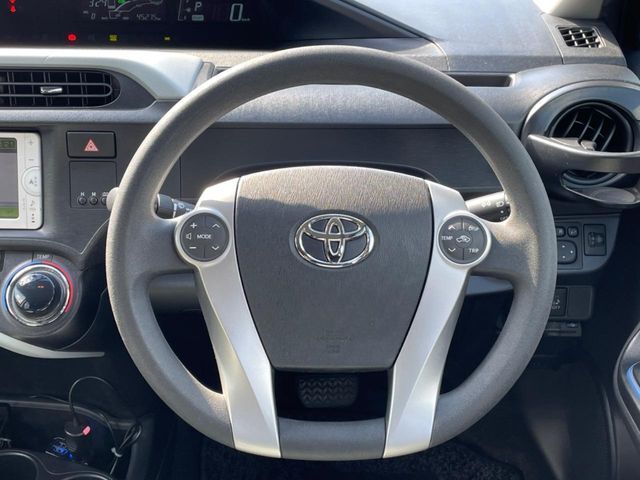 インテリアに合わせたデザインのステアリングは、運転される方のことも考え、運転しやすい形状、大きさです。是非一度、実際に触ってお確かめください。