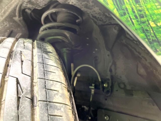 お車を安心してお乗りいただく為には、足回りの定期点検が欠かせません。サービスサポート（有償保証）では無料点検もご提供しており、安心のカーライフをお過ごしいただけるサポート体制が整っています。