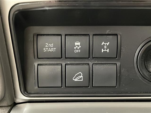 こちら運転席周りのスイッチの写真になります。各部しっかり動作の確認をしておりますので、ご安心だくさい。