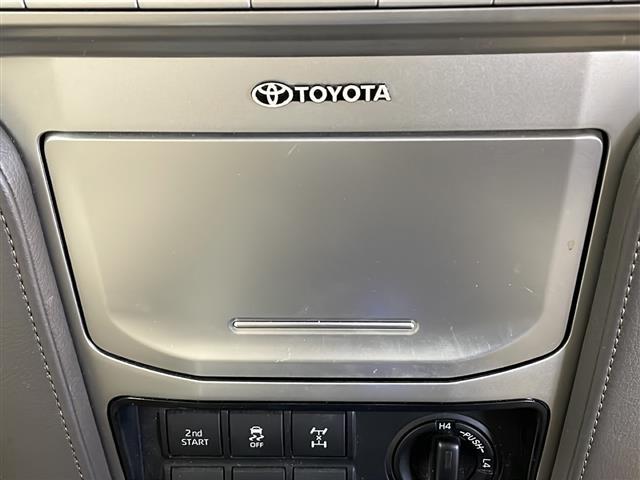 こちら運転席周りのスイッチの写真になります。各部しっかり動作の確認をしておりますので、ご安心だくさい。