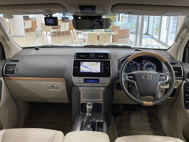 こちらインパネ全体の写真になります。納車はおおむね2週間程度（必要書類の状況により）で行っております。人気の車両になりますので、お早目のご検討をおすすめします。当店自慢の一台です！