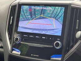 【バックカメラ】駐車時に後方がリアルタイム映像で確認できます。大型商業施設や立体駐車場での駐車時や、夜間のバック時に大活躍！運転スキルに関わらず、今や必須となった装備のひとつです！