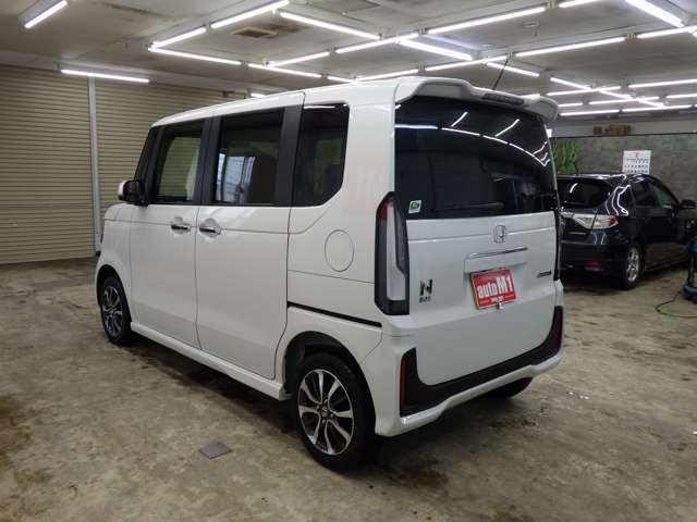 オートエムワンには多数車種様々な在庫がございます。きっとお気に入りの1台に出会えるはずです！