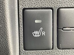 【シートヒーター】寒い日に重宝するシートヒーター！エアコンより早く温まってくれるので寒がりの人も安心ですね♪エアコンの温風は乾燥するから苦手、という方にもをおすすめです。