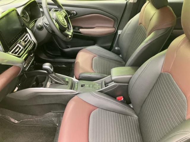 WECARSでは各商談席に大型モニターをご用意しております！見やすい大画面でゆったりと全国の在庫をご覧いただけます！是非ご来店お待ちしております！