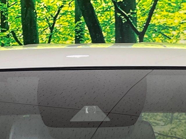 【トヨタセーフティセンス】走行中に前方の車両等を認識し、衝突しそうな時は警報とブレーキで衝突回避と被害軽減をアシスト。より安全にドライブをお楽しみいただけます。