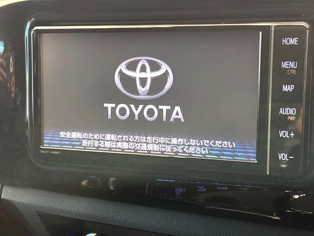 【純正7インチナビ】人気の純正ナビを装備しております。ナビの使いやすさはもちろん、オーディオ機能も充実！キャンプや旅行はもちろん、通勤や買い物など普段のドライブも楽しくなるはず♪