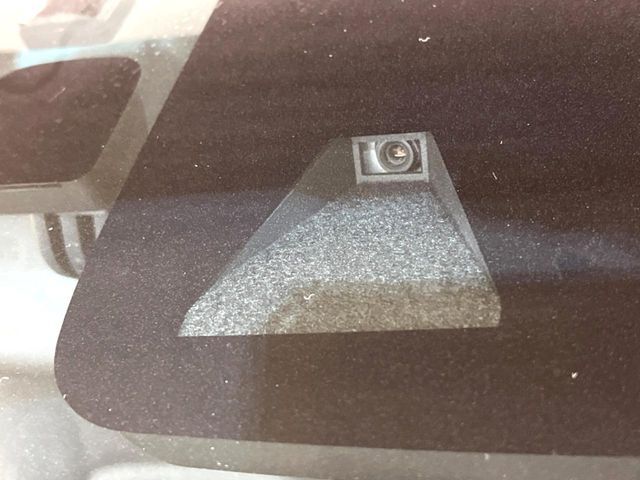 【トヨタセーフティセンス】走行中に前方の車両等を認識し、衝突しそうな時は警報とブレーキで衝突回避と被害軽減をアシスト。より安全にドライブをお楽しみいただけます。