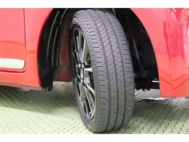 タイヤサイズはハイスペックな　165/55R15。