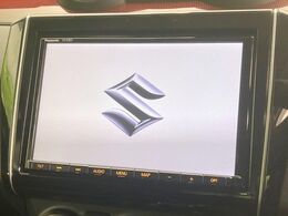 【純正ナビ】人気の純正ナビを装備しております。ナビの使いやすさはもちろん、オーディオ機能も充実！キャンプや旅行はもちろん、通勤や買い物など普段のドライブも楽しくなるはず♪