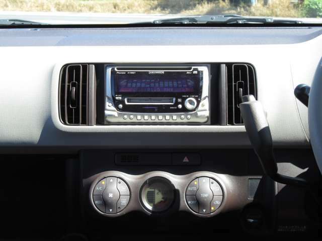 社外CD♪オートエアコンですので車内の温度を一定に保て快適です♪