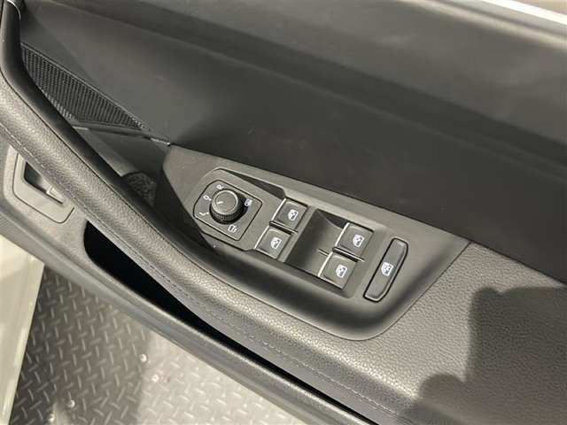 ぜひ厳選したドイツプレミアムブランドのお車を、見て・触って・比べてください！