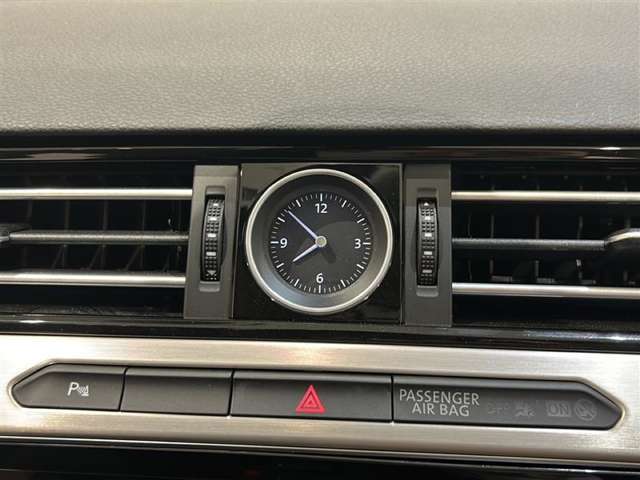 ご遠方の場合でも、下取り車両の金額を概算でお出しすることは可能でございます。車検証をお手元に、走行距離をご確認の上お問い合わせくださいませ。