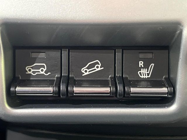 【シートヒーター】寒い日に重宝するシートヒーター！エアコンより早く温まってくれるので寒がりの人も安心ですね♪エアコンの温風は乾燥するから苦手、という方にもをおすすめです。