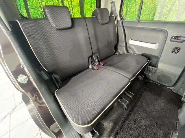 後部座席も気になるようなキズ・汚れやへたり等、大きなダメージはなく、良好な状態です。