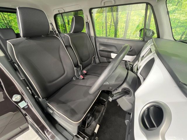 運転席シート廻りは使用感も少なく、良好な状態となっています。丁寧に使われていたことがよくわかりますね。