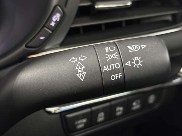 【オートライトシステム】 車外の環境に合わせてライトを点灯します☆トンネル入り口では瞬時に点灯するなど、点灯、消灯を車外の明るさに応じて行います！！！