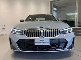 BMW代表的な特徴のキドニーグリル。BMWのすべてのモデルに採用され、BMWらしさを強調しております。
