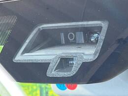【スズキ　セーフティサポート】走行中に前方の車両等を認識し、衝突しそうな時は警報とブレーキで衝突回避と被害軽減をアシスト。より安全にドライブをお楽しみいただけます。