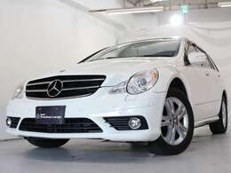 ご覧頂きまして誠にありがとうございます！当店は年末年始と夏季休業を除き10時19時にて営業しております。屋内展示場も完備しておりますので、天候を気にせず現車確認が可能です。ぜひ現車確認にご来店ください