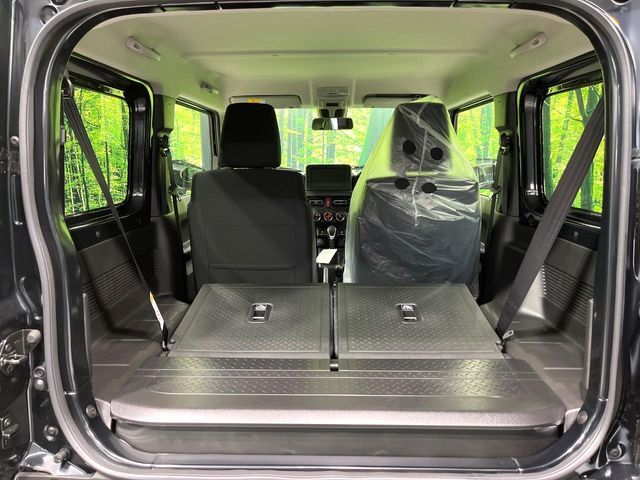 普段のお買い物や通勤、送迎等に十分な荷室スペースを確保しております。セカンドシートを倒すと、大きな荷物の積載も可能です♪