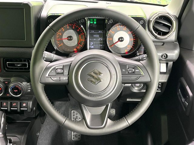 【純正革巻きステアリング】上質な革を使用することで、手にしっかり馴染みとても運転しやすいハンドルです♪