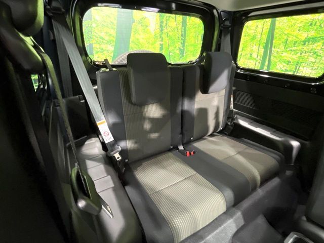 高品質なオリジナルフロアマットもオプションにてご用意しております。お好きなデザインやカラーをお車に合わせて選んでいただくことができます♪