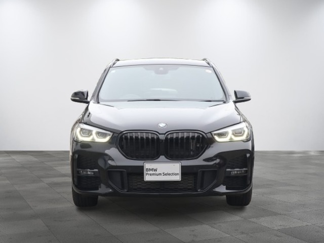 BMWのまさに「顔」ともいえる「キドニー・グリル」は、他の追随を許さない存在感を誇り、「キドニー・グリル」を見かけただけでBMWの風格を感じさせます！！