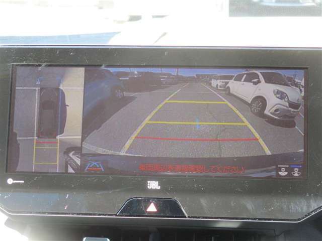 パノラミックビューモニター＆バックモニター♪車両の前後左右に搭載した4つのカメラの映像を合成し、車を真上から見ているような映像を表示♪