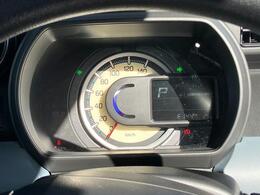 メーターパネルは液晶インフォメーションディスプレイと組み合わせた先進的なデザインを採用！