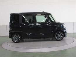 両側スライドドアで狭い駐車場での乗り降りもラクラクです。