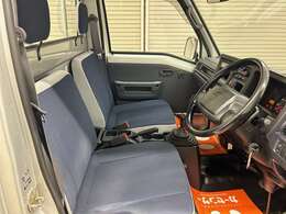 今回紹介させていただく車両は、H23サンバートラックです。グレードはTCスーパーチャージャーです。