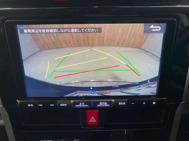 駐車時に後方がリアルタイム映像で確認できます。大型商業施設や立体駐車場での駐車時、夜間のバック時に大活躍です！運転スキルに関わらず、今や必須となった装備のひとつ！