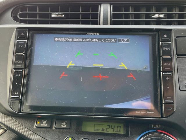 【バックカメラ】駐車時に後方がリアルタイム映像で確認できます。大型商業施設や立体駐車場での駐車時や、夜間のバック時に大活躍！運転スキルに関わらず、今や必須となった装備のひとつです！