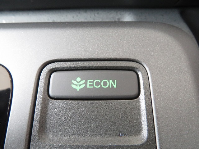 ECONボタンで低燃費モードに☆☆☆ECONスイッチを上手に使ってエコドライブ♪♪環境にもお財布にも優しい装備です☆☆☆