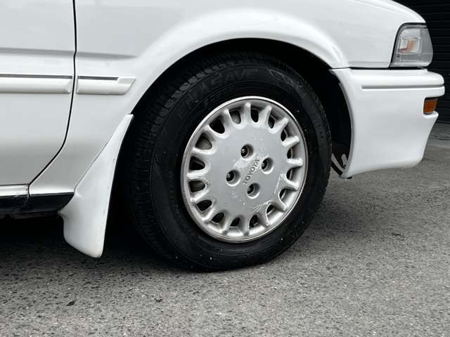 ★センターのメーカーロゴはローマ字でTOYOTAとなっているのが旧車ですね★