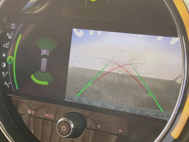 ●バックカメラ：便利な【バックカメラ】で安全確認もできます。駐車が苦手な方にもオススメな便利機能です。