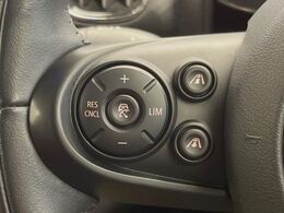 ●レーダークルーズコントロール：前の車との車間距離を一定にとりつつ、一定速度で自動走行してくれる次世代のクルーズコントロール！主に高速道路や自動車専用道路で使用する便利な機能です！